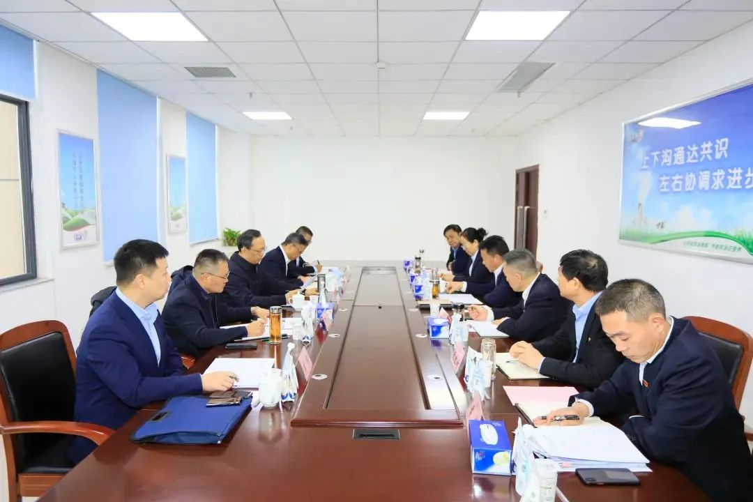 省政府國資委黨委書記、主任李濤一行到花花牛乳業(yè)集團調研