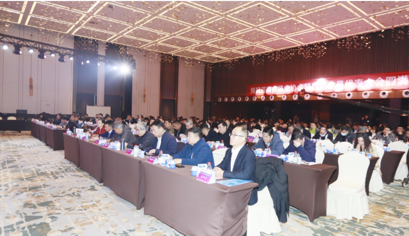 河南奶業(yè)發(fā)展啟航新征程——花花牛乳業(yè)集團(tuán)黨委書記、董事長唐洪峰當(dāng)選河南省奶業(yè)協(xié)會會長