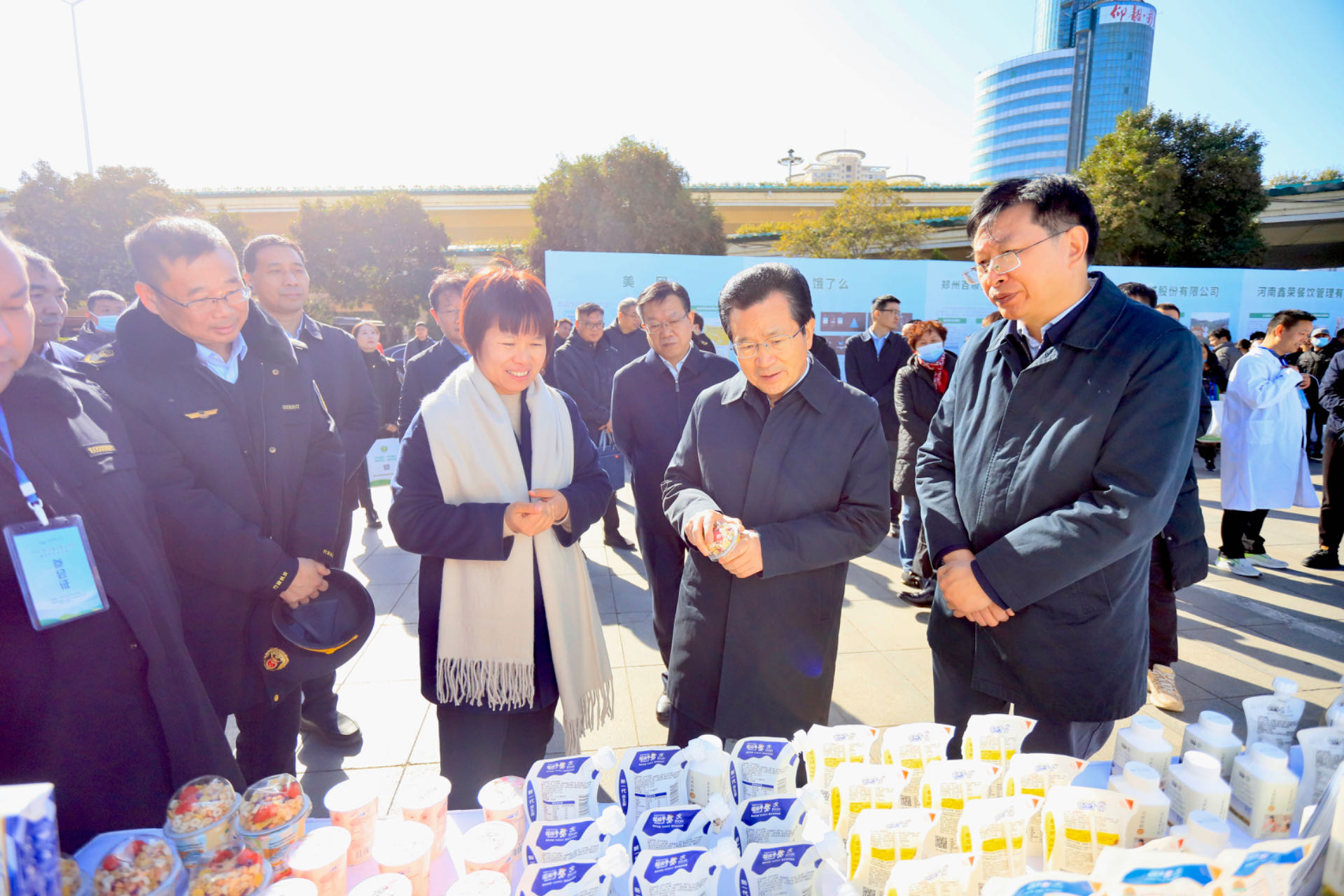花花牛丨落實食品生產(chǎn)加工企業(yè)質(zhì)量安全主體責(zé)任，助力人民群眾生活更美好——2023年河南省暨鄭州食品安全宣傳周啟動儀式隆重舉行