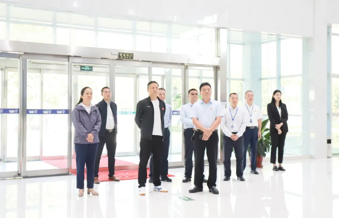 快樂(lè)過(guò)“雙節(jié)”，安全不放假｜河南農(nóng)投集團(tuán)黨委書(shū)記、董事長(zhǎng)李曉寰一行蒞臨花花牛乳業(yè)集團(tuán)開(kāi)展“雙節(jié)”安全生產(chǎn)大檢查活動(dòng)并慰問(wèn)一線職工、