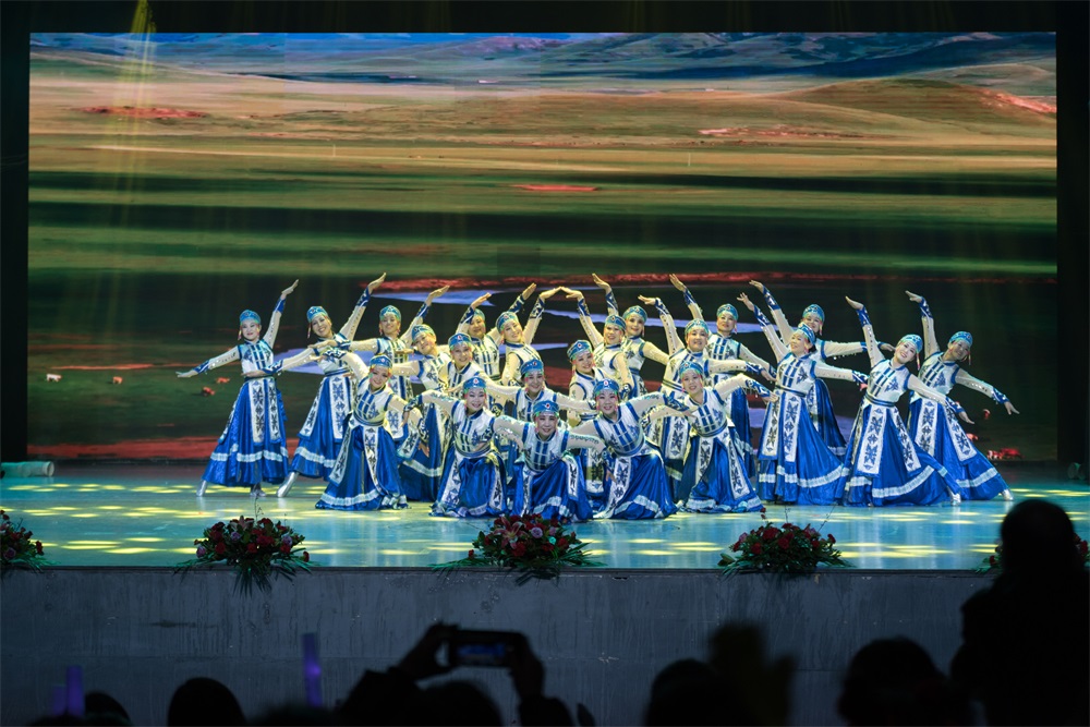“不忘初心、聚力前行” 花花牛集團2018迎新春聯(lián)歡會隆重舉行