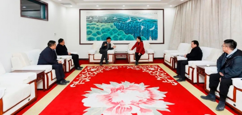 發(fā)揮產(chǎn)業(yè)優(yōu)勢(shì) 助力鄉(xiāng)村振興 | 民權(quán)縣委副書記、縣長王靜嫻會(huì)見關(guān)曉彥董事長一行
