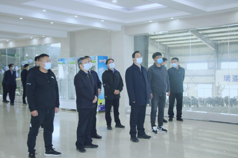 河南省人大常委會黨組書記、副主任孔昌生蒞臨花花牛魯山瑞亞牧場參觀調研