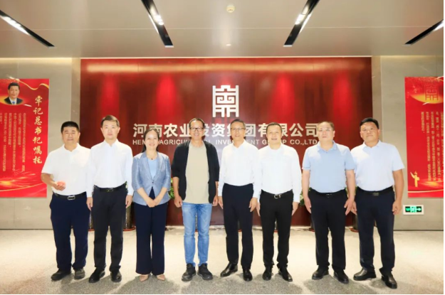 東方甄選俞敏洪先生到訪河南農(nóng)投集團，品嘗花花牛產(chǎn)品并給予高度評價