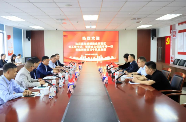 沈丘縣先進制造業(yè)開發(fā)區(qū)黨工委書記呂孝坤、金絲猴食品有限公司董事長李旸等一行到訪河南花花牛乳業(yè)集團